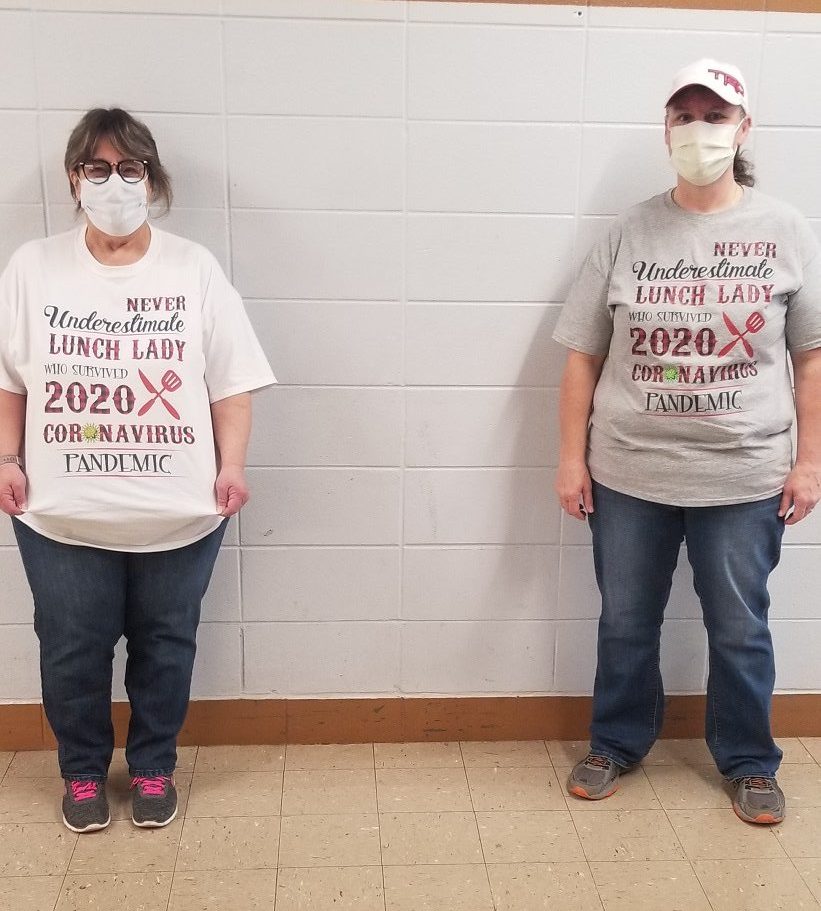 Never Undereslimate Lunch Lady Who Survived 2020 Coronavirus Pandemic Shirt All Sizes 