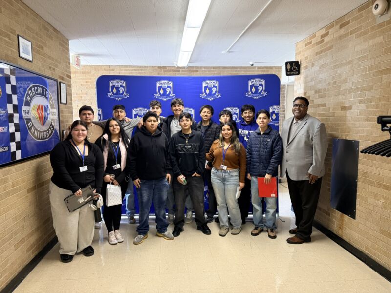Image for the Tweet beginning: These students met with Mayor