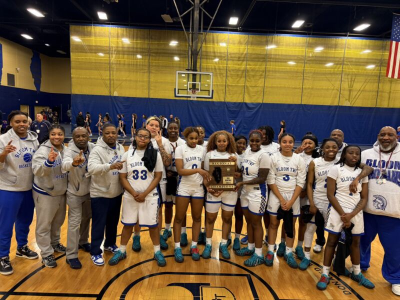 Image for the Tweet beginning: Regional Champs. Congrats ladies. @DrJLAnderson