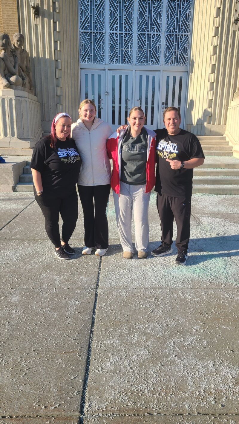 Image for the Tweet beginning: 2025 graduates Alexandria and Gabrielle