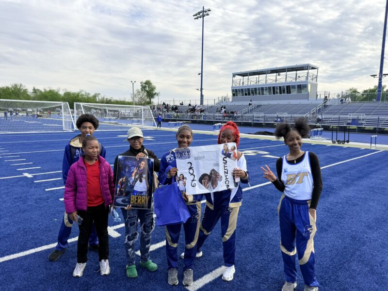 Image for the Tweet beginning: Track and Field Senior Night